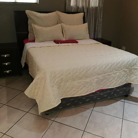 Ebony Guest House Pretoria-Noord Eksteriør billede