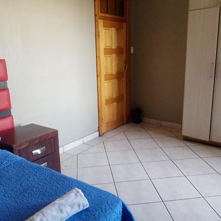 Ebony Guest House Pretoria-Noord Eksteriør billede