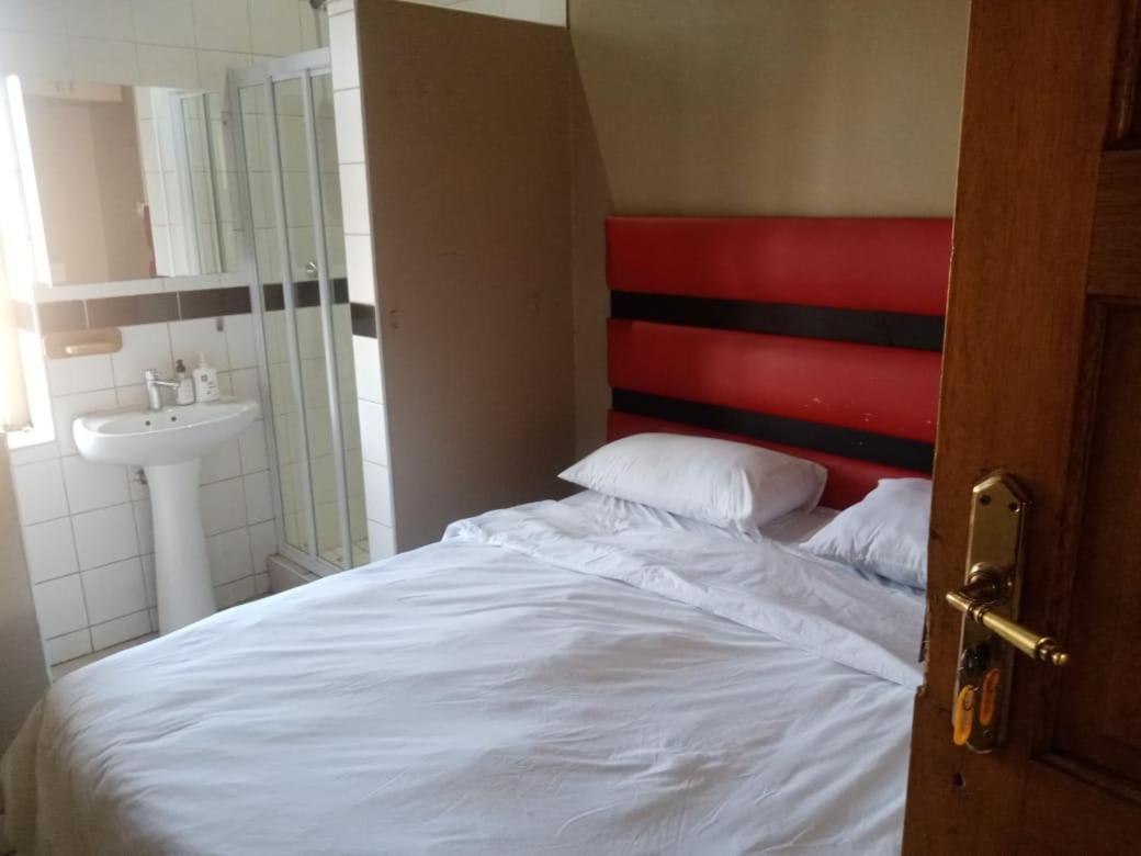 Ebony Guest House Pretoria-Noord Eksteriør billede