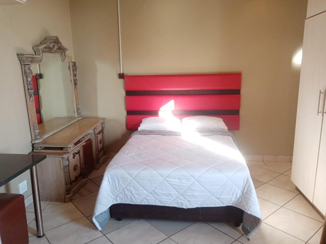 Ebony Guest House Pretoria-Noord Eksteriør billede