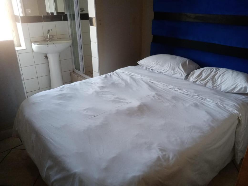 Ebony Guest House Pretoria-Noord Eksteriør billede