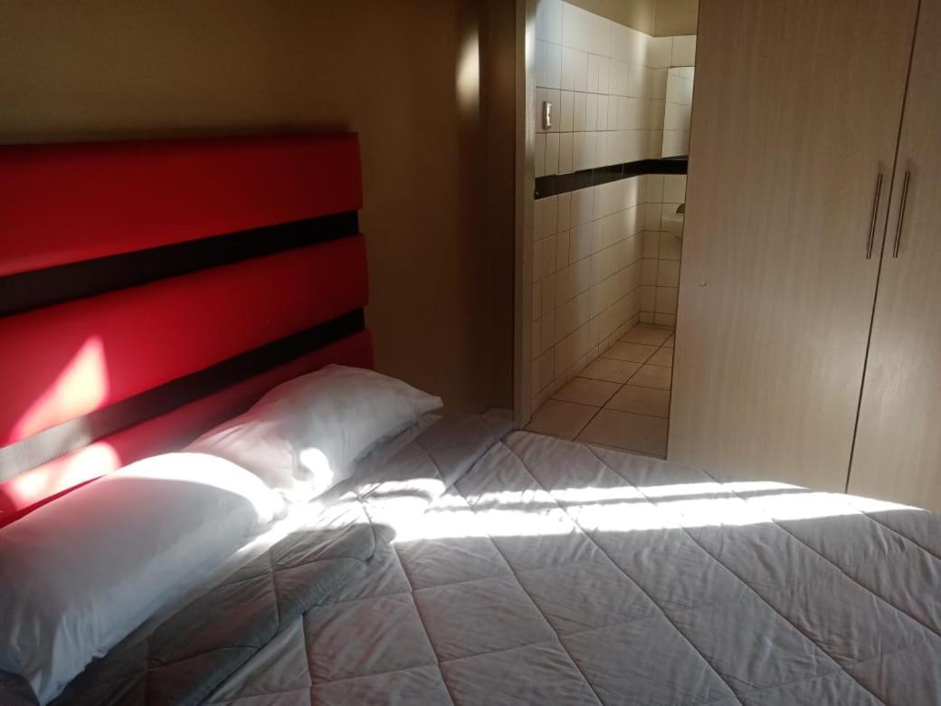Ebony Guest House Pretoria-Noord Eksteriør billede