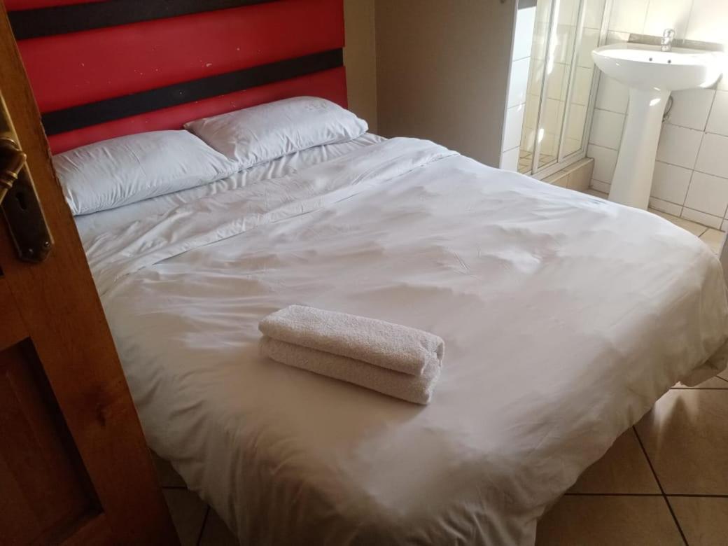 Ebony Guest House Pretoria-Noord Eksteriør billede