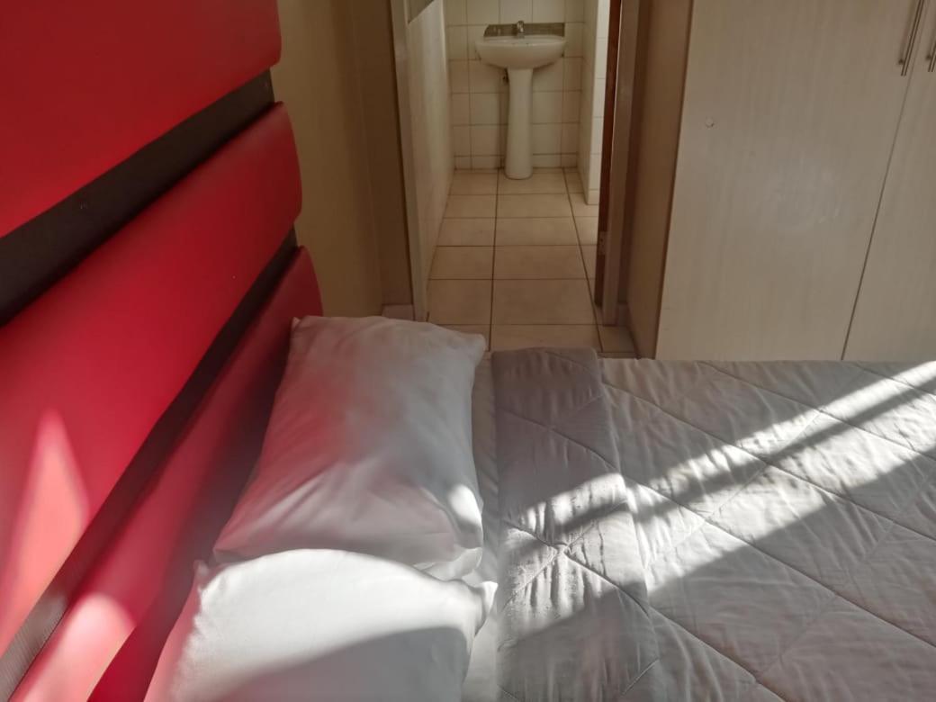 Ebony Guest House Pretoria-Noord Eksteriør billede