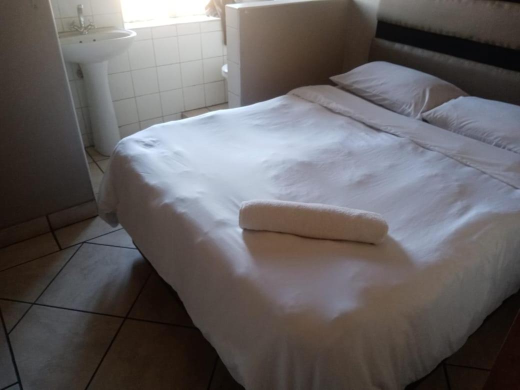 Ebony Guest House Pretoria-Noord Eksteriør billede