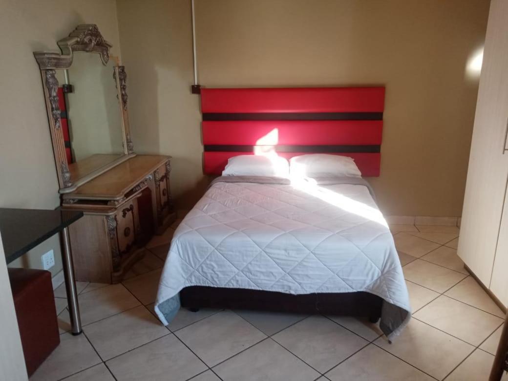 Ebony Guest House Pretoria-Noord Eksteriør billede