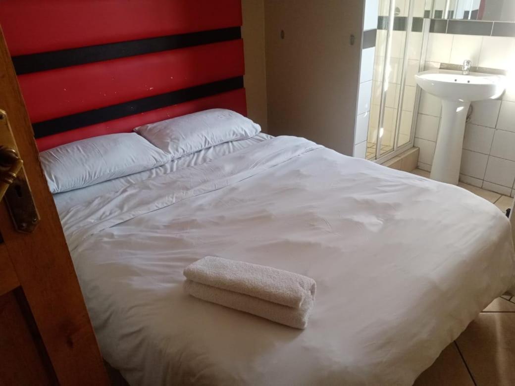 Ebony Guest House Pretoria-Noord Eksteriør billede