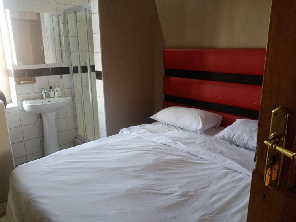 Ebony Guest House Pretoria-Noord Eksteriør billede